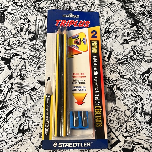 Hilroy binder bag and pencils - Picture 5 of 5